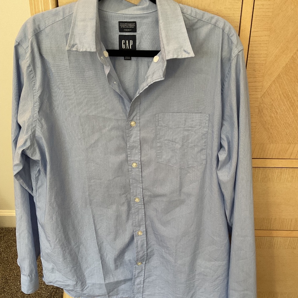 Men’s Gap casual dress shirt